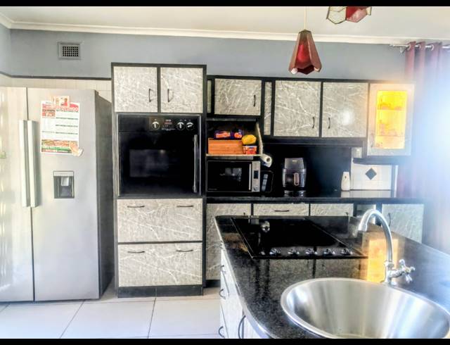 4 BEDROOM HOUSE FOR SALE IN ESCOMBE